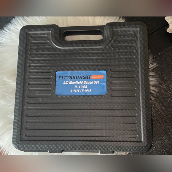 Pittsburgh AC Manifold Gauge Set R-134A R-407C / R-404A Air Conditioning Systems - Picture 3 of 4